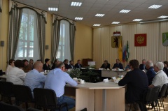 Глава района провел первое организационное заседание попечительского совета по реставрации и восстановлению храмового комплекса Великосельского Кремля.