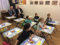 Глава района Алексей Комаров посетил открытый урок в Детской школе искусств.